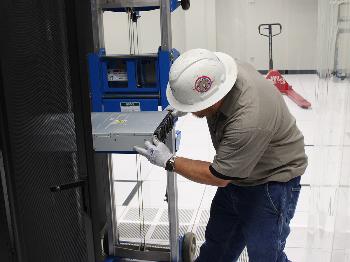 electrician installing UPS and PDU on rack mount